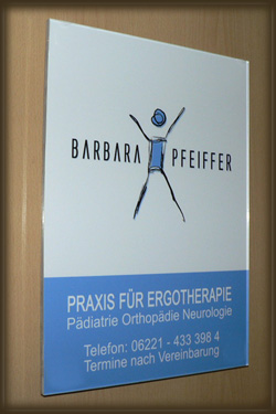 Selbstklebende Schilder aus Acrylglas